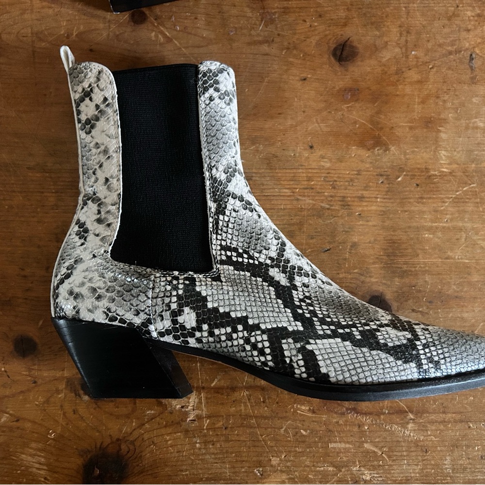 NWT AQUA Esra snakeskin pattern leather Chelsea boots. With box. - Picture 8 of 10